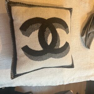 CHANEL Black Beige CC Logo Square Pillow
Hardware: Silver
Color: Black/Beige